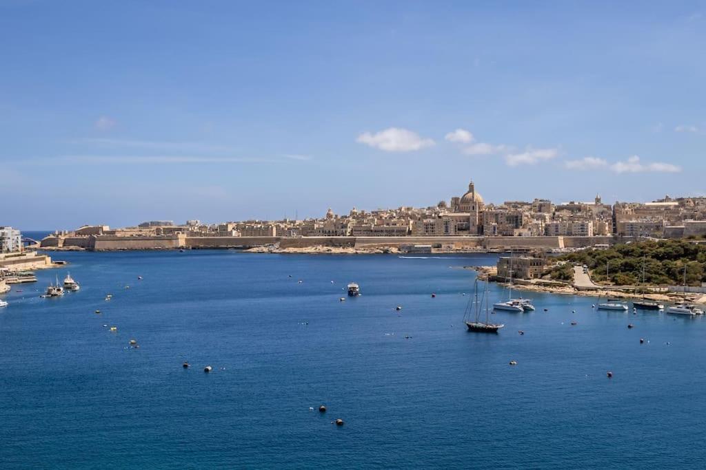 Modern 3 Bedrooms Penthouse With A Breathtaking Valletta View view 5