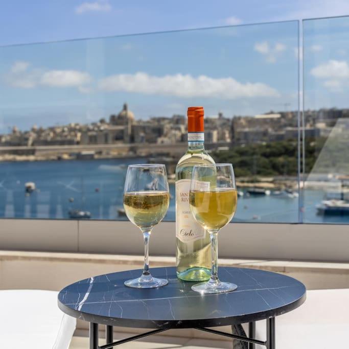 Modern 3 Bedrooms Penthouse With A Breathtaking Valletta View view 4