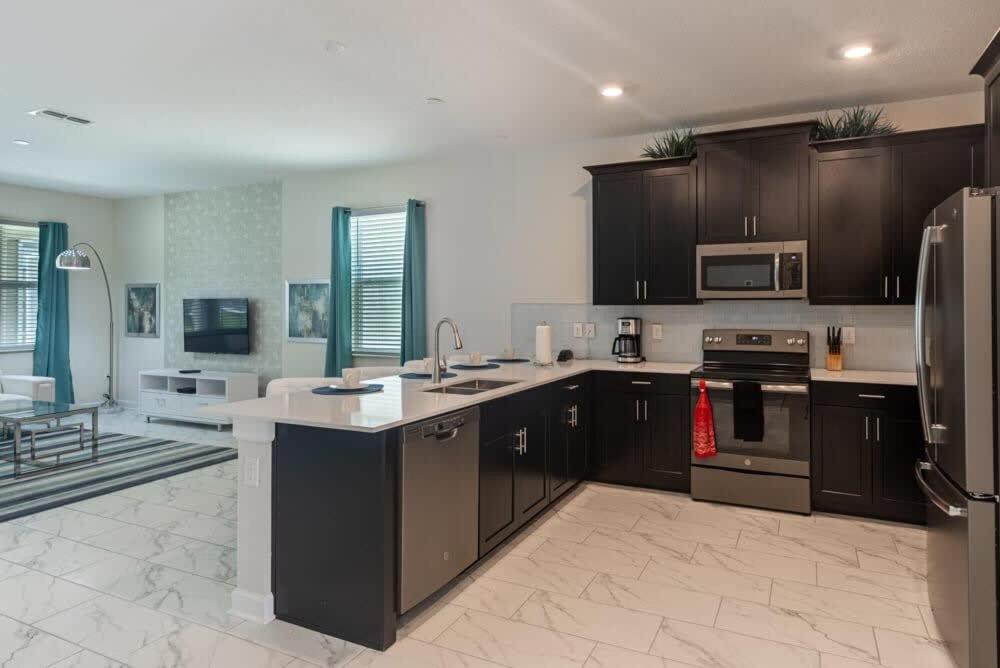 Beautiful 7Bed Pool Home with Game Room-820DSD view 5
