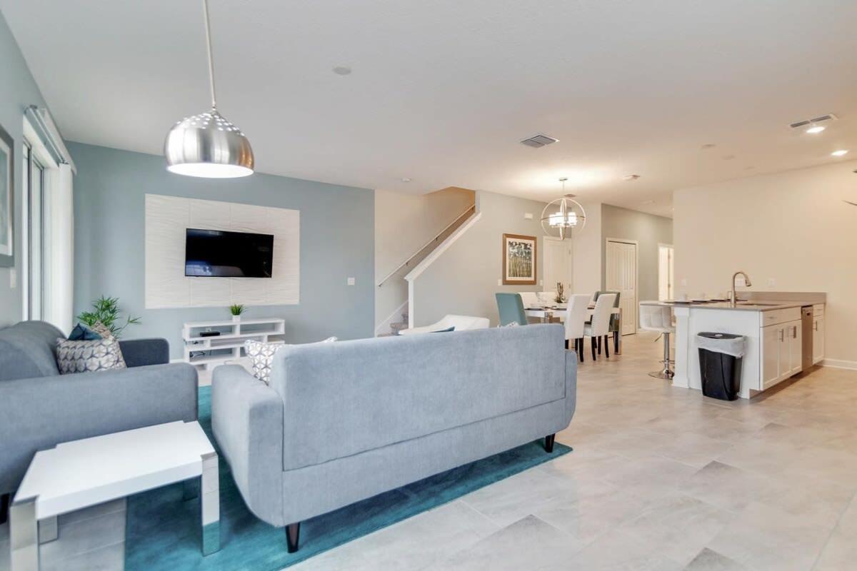 Beautiful 5 Bed Town Home with Splash Pool-1551SD view 3