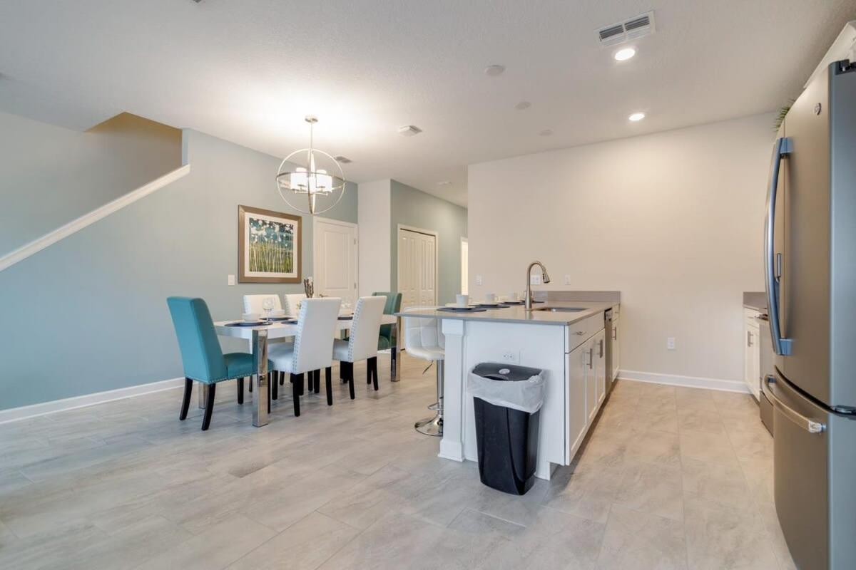 Beautiful 5 Bed Town Home with Splash Pool-1551SD view 4