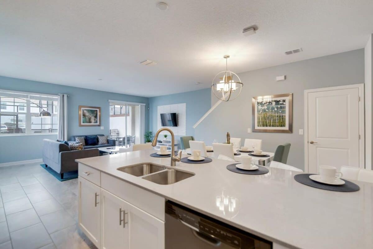 Beautiful 5 Bed Town Home with Splash Pool-1551SD view 5