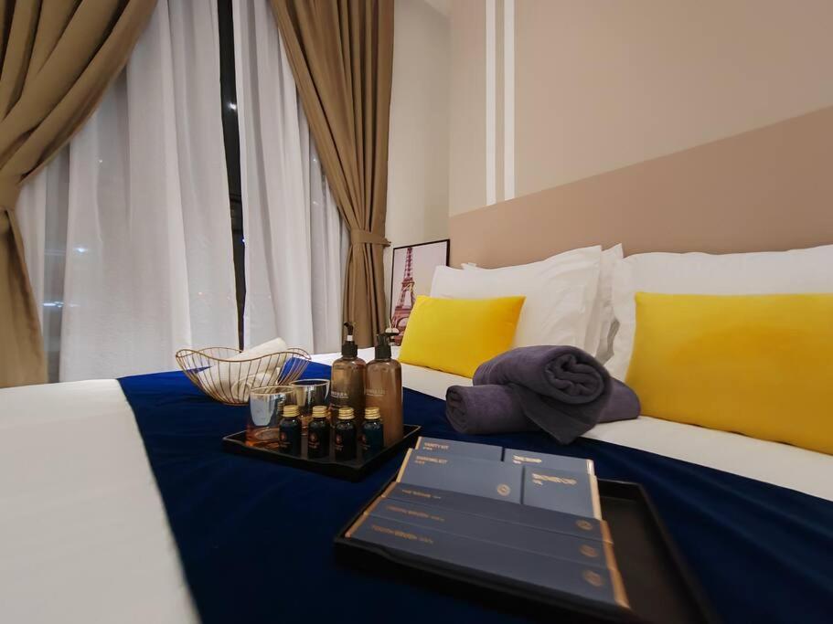 Arcoris Mont Kiara 2# Sunway 163# 2-Bedroom with balcony 2-4Pax