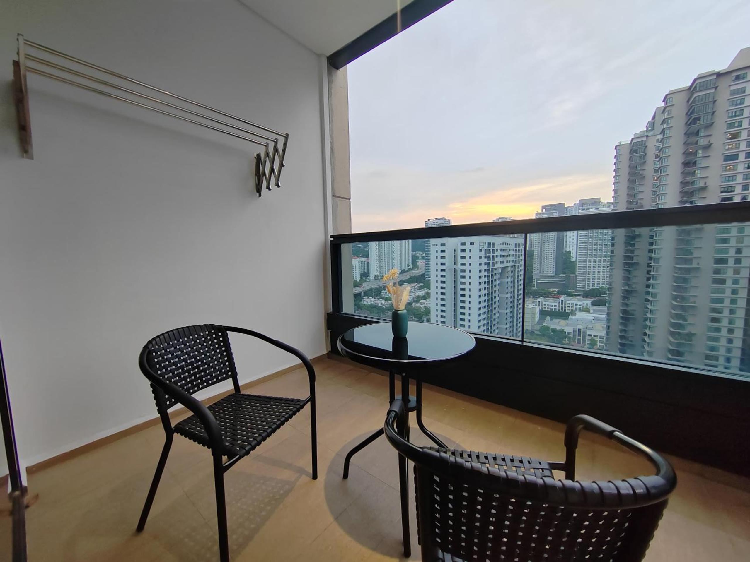 Arcoris Mont Kiara 2# Sunway 163# 2-Bedroom with balcony 2-4Pax