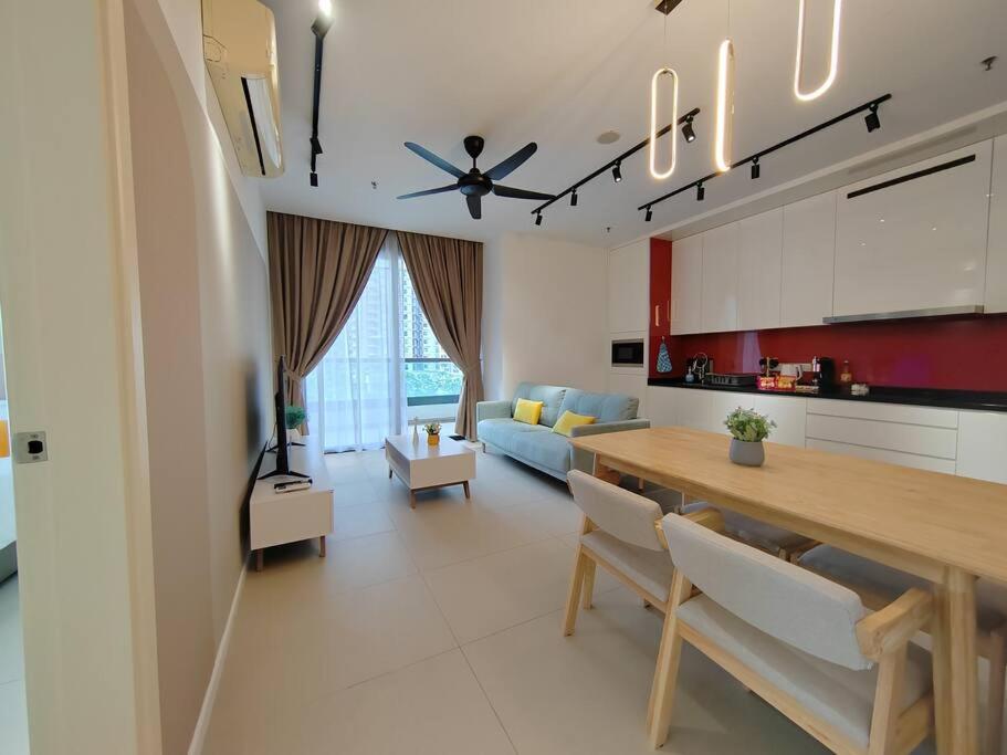 Arcoris Mont Kiara 2# Sunway 163# 2-Bedroom with balcony 2-4Pax