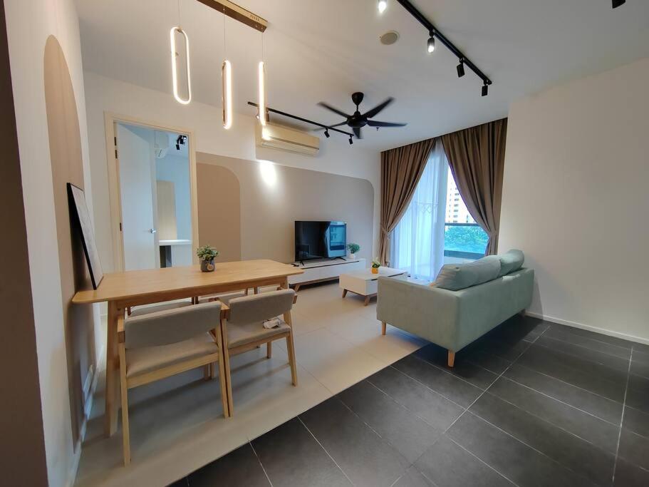 Arcoris Mont Kiara 2# Sunway 163# 2-Bedroom with balcony 2-4Pax