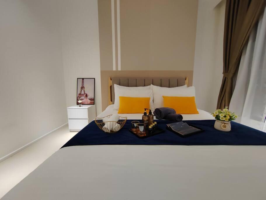 Arcoris Mont Kiara 2# Sunway 163# 2-Bedroom with balcony 2-4Pax