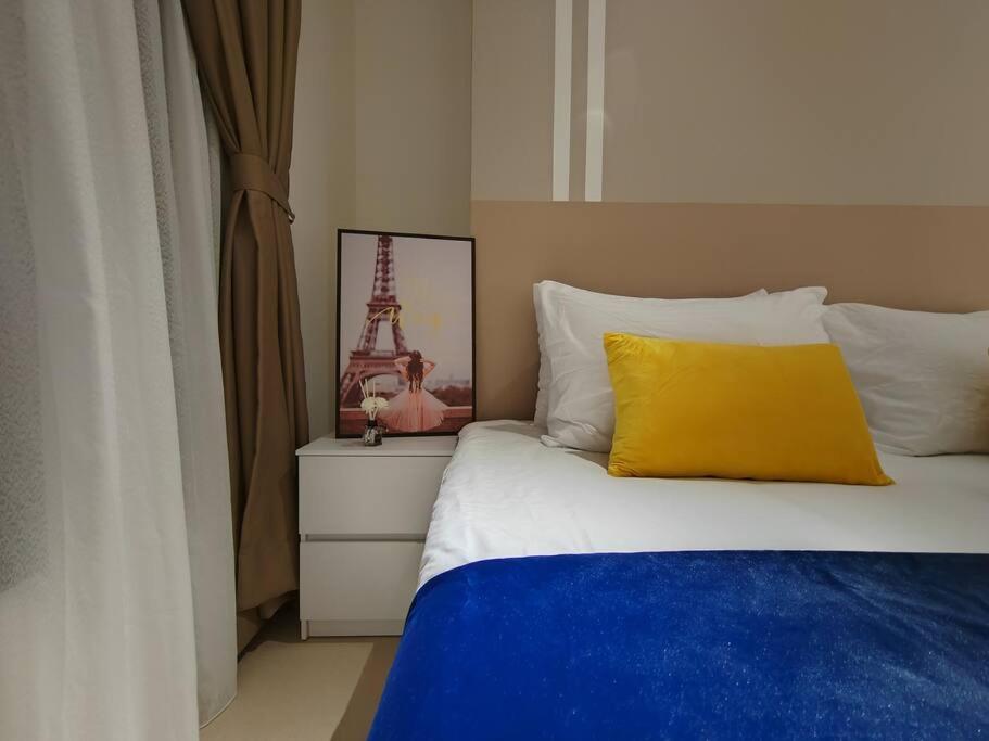 Arcoris Mont Kiara 2# Sunway 163# 2-Bedroom with balcony 2-4Pax