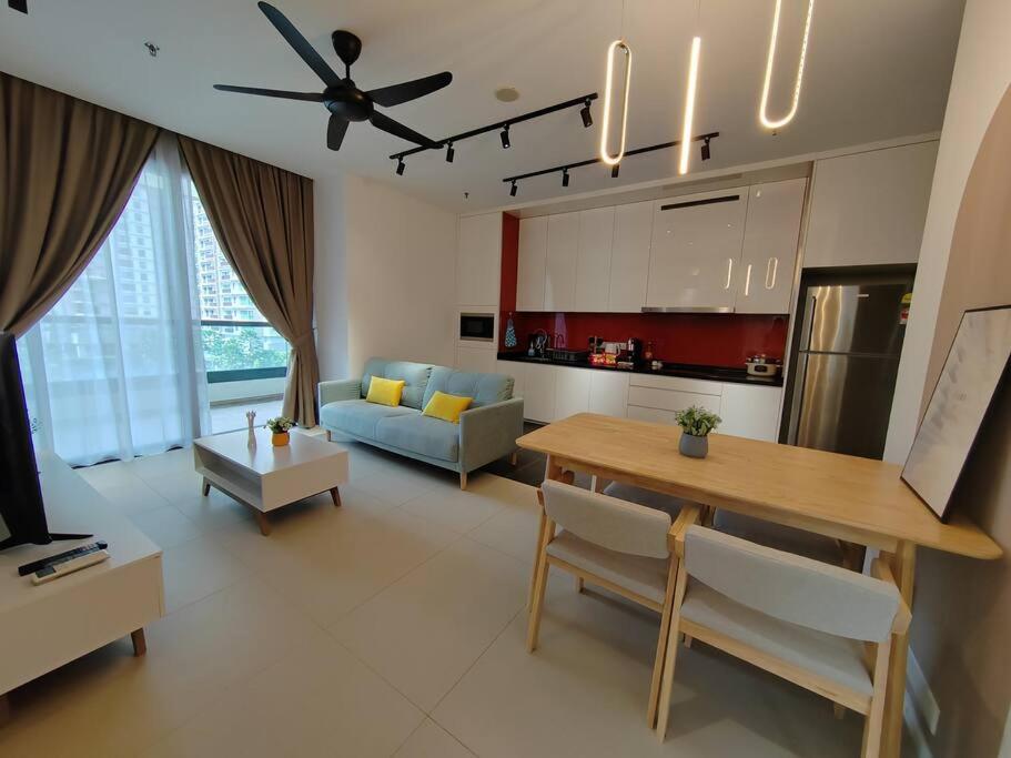 Arcoris Mont Kiara 2# Sunway 163# 2-Bedroom with balcony 2-4Pax