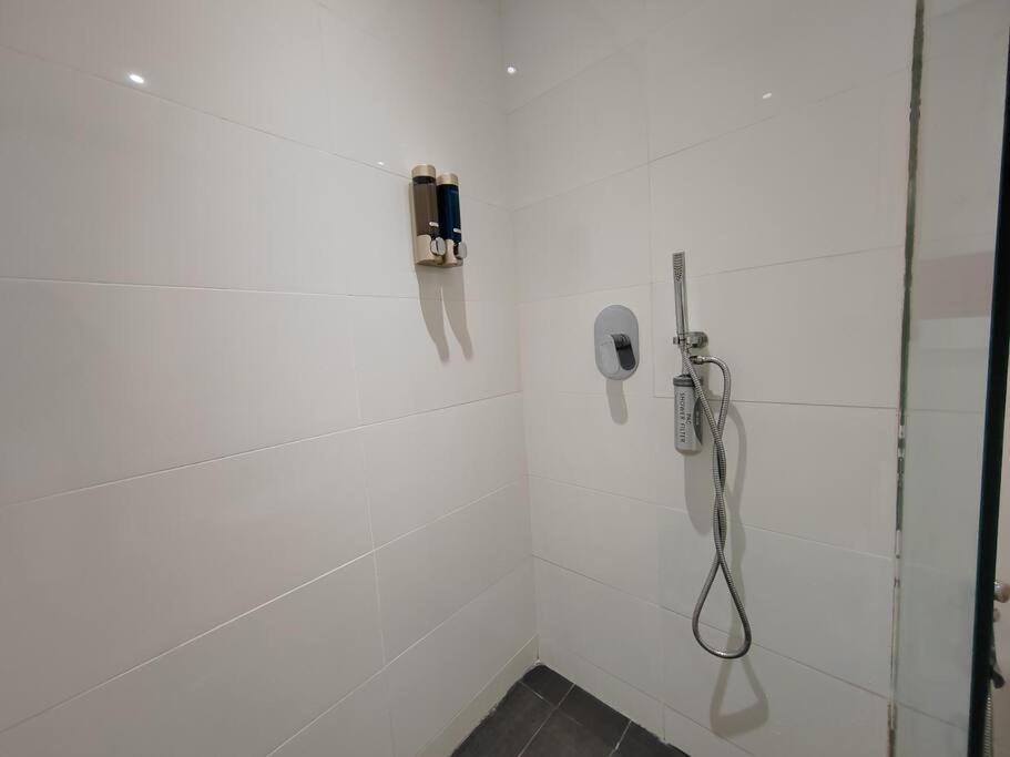 Arcoris Mont Kiara 2# Sunway 163# 2-Bedroom with balcony 2-4Pax