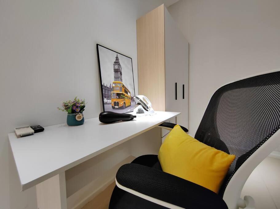 Arcoris Mont Kiara 2# Sunway 163# 2-Bedroom with balcony 2-4Pax
