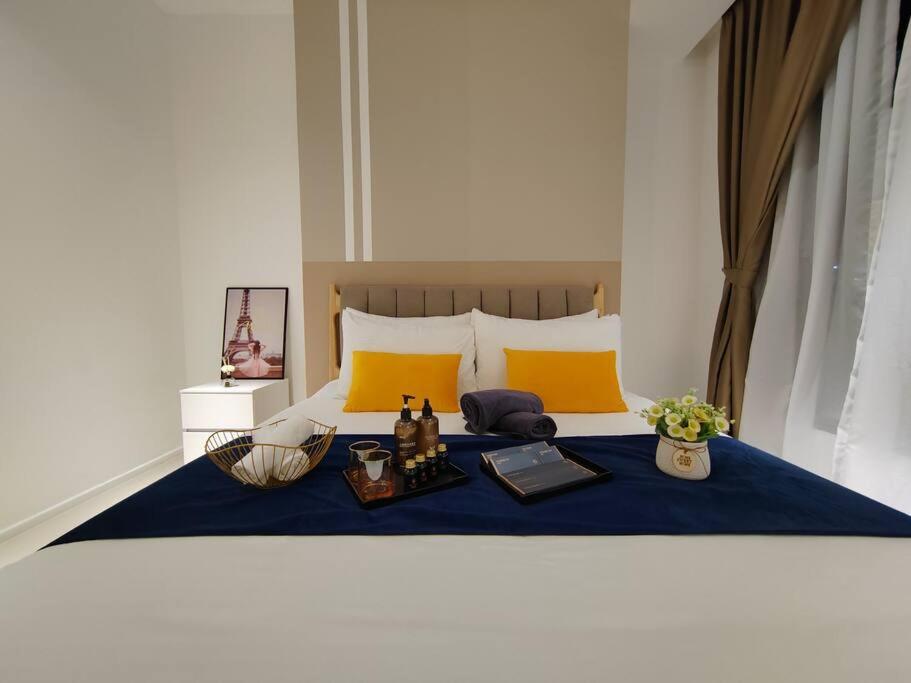 Arcoris Mont Kiara 2# Sunway 163# 2-Bedroom with balcony 2-4Pax
