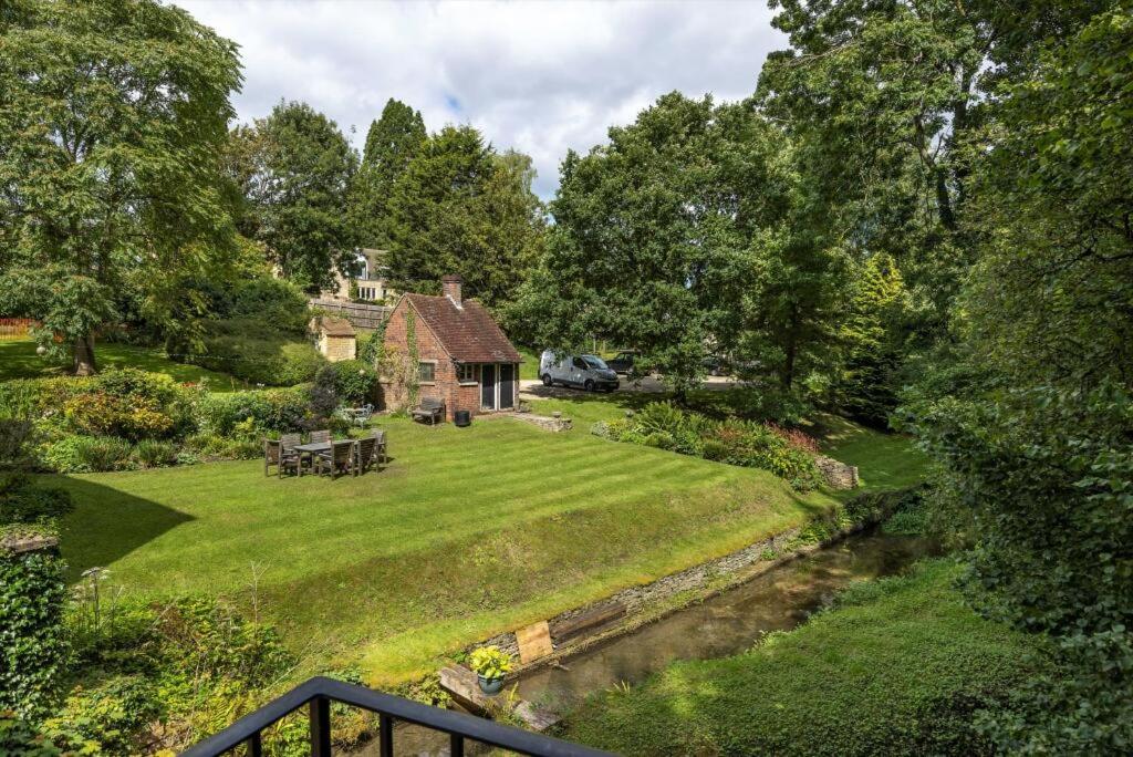 Fabulous Farmhouse in Hampshire