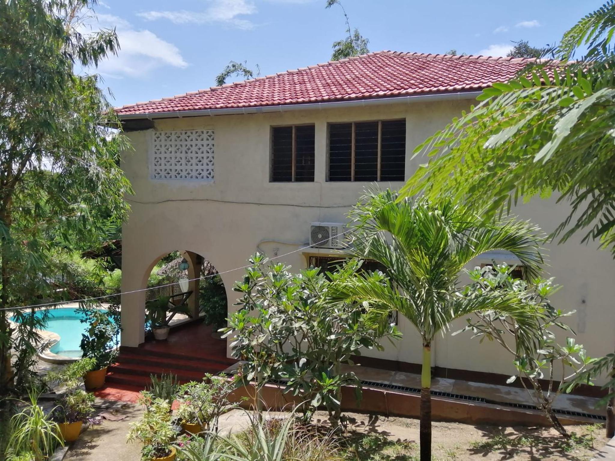Sunset Villa's Tropical Garden House