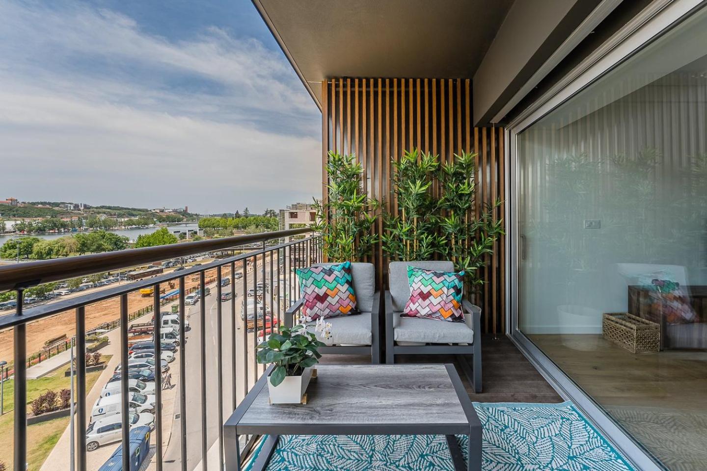 Hotel GuestReady - Majestic riverside terrace in Coimbra - Image 1