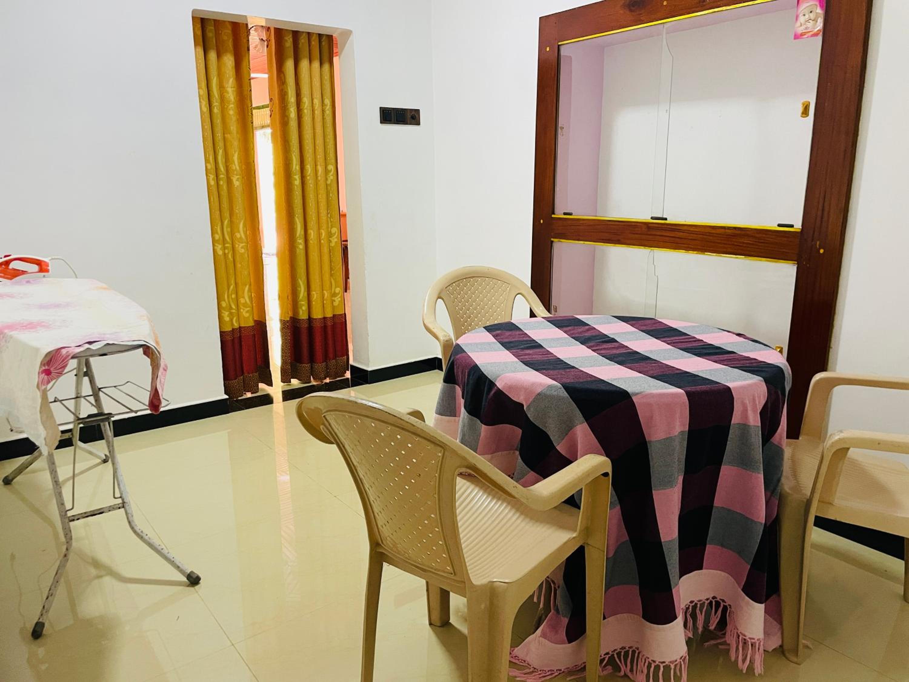 Sathsarani House