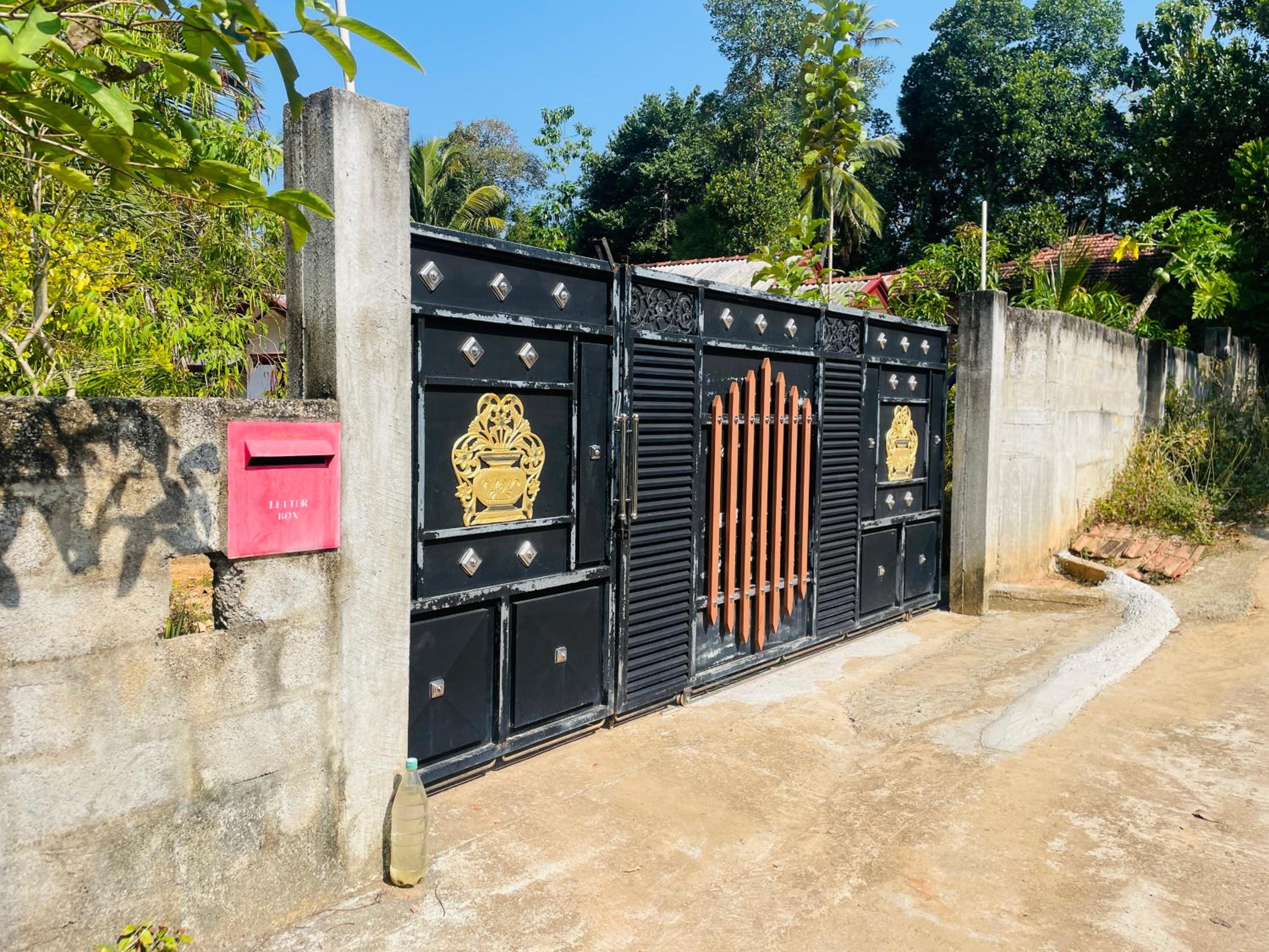 Sathsarani House