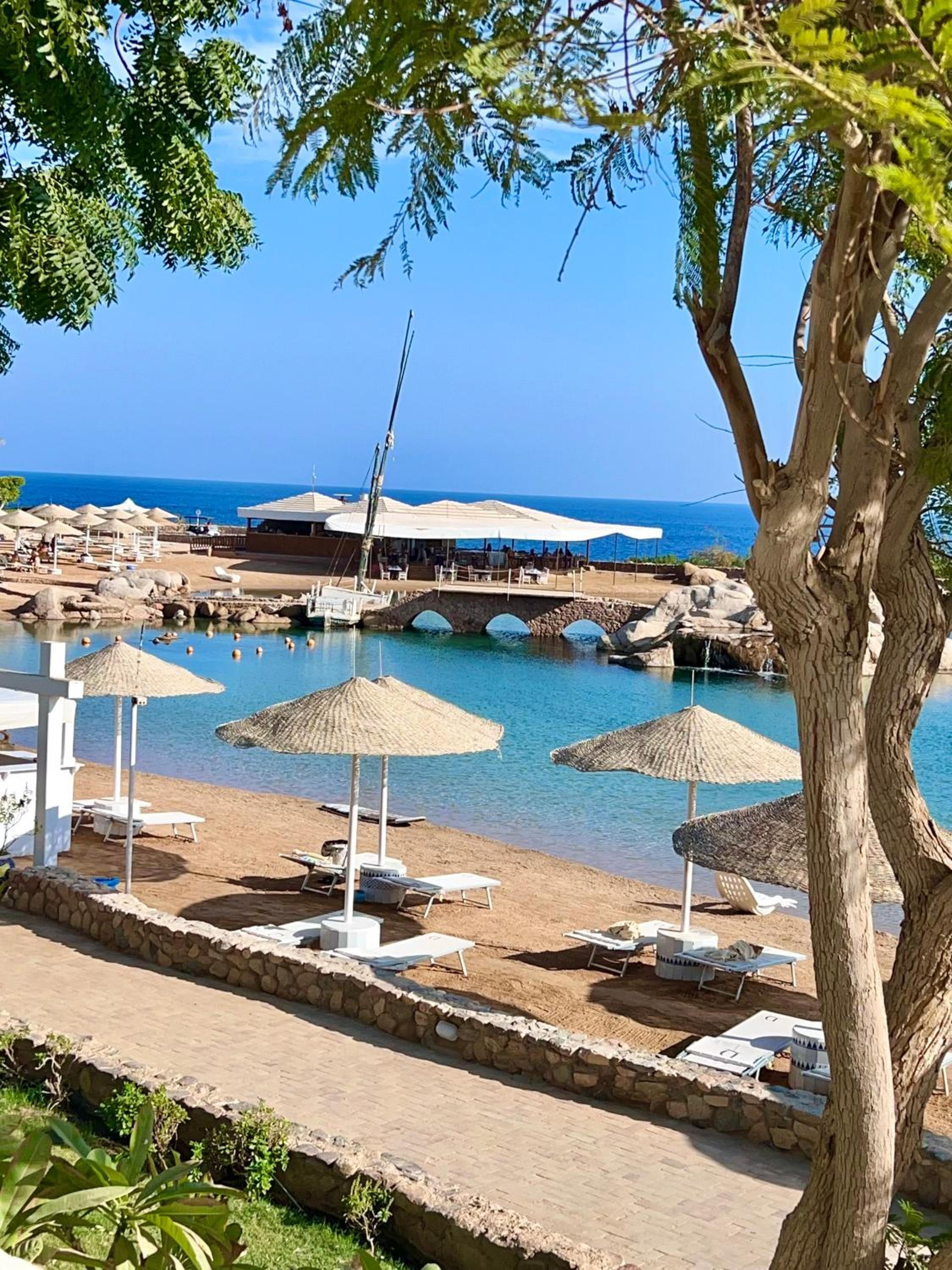 Private one-unit in Domina coral bay Beach and lake direct view 2 view 3
