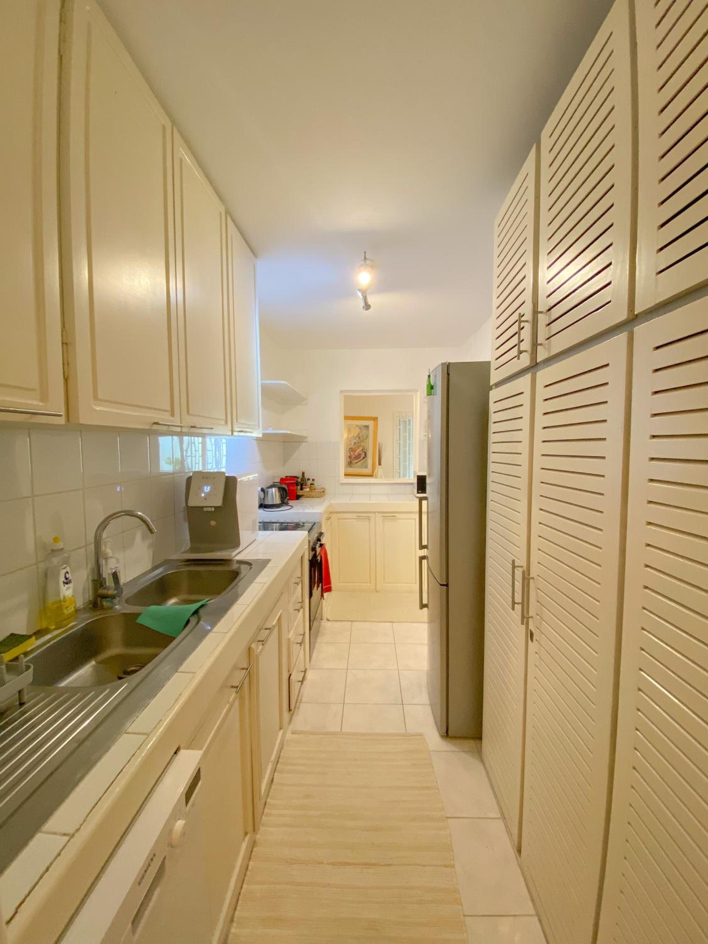 Chic Home with Private Pool, 1 min to Beach