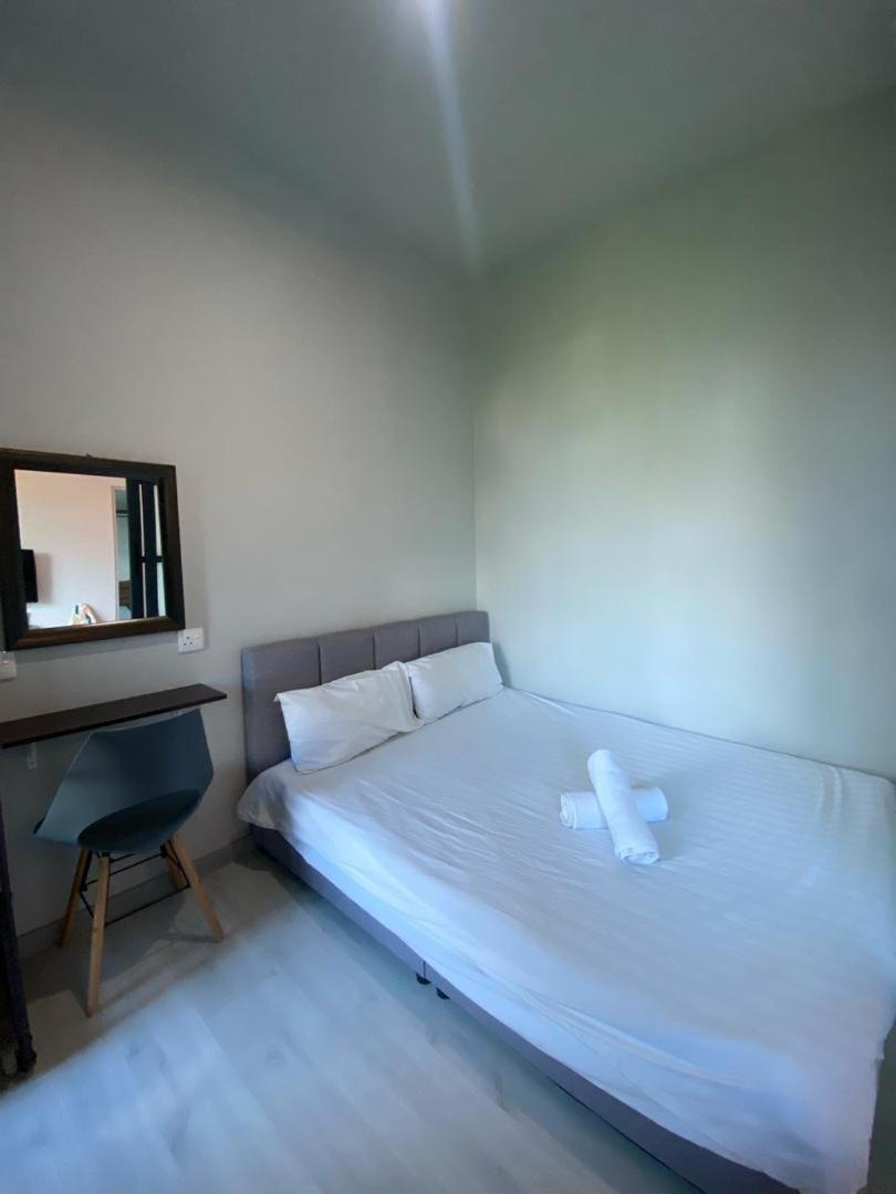 J&H JESSELTON QUAY lSLAND TRIP photo 6