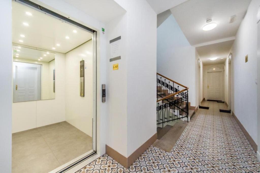 Rooftop Penthouse with Terrace, Prime Location