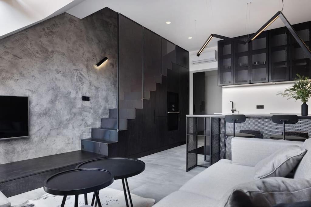 Rooftop Penthouse with Terrace, Prime Location