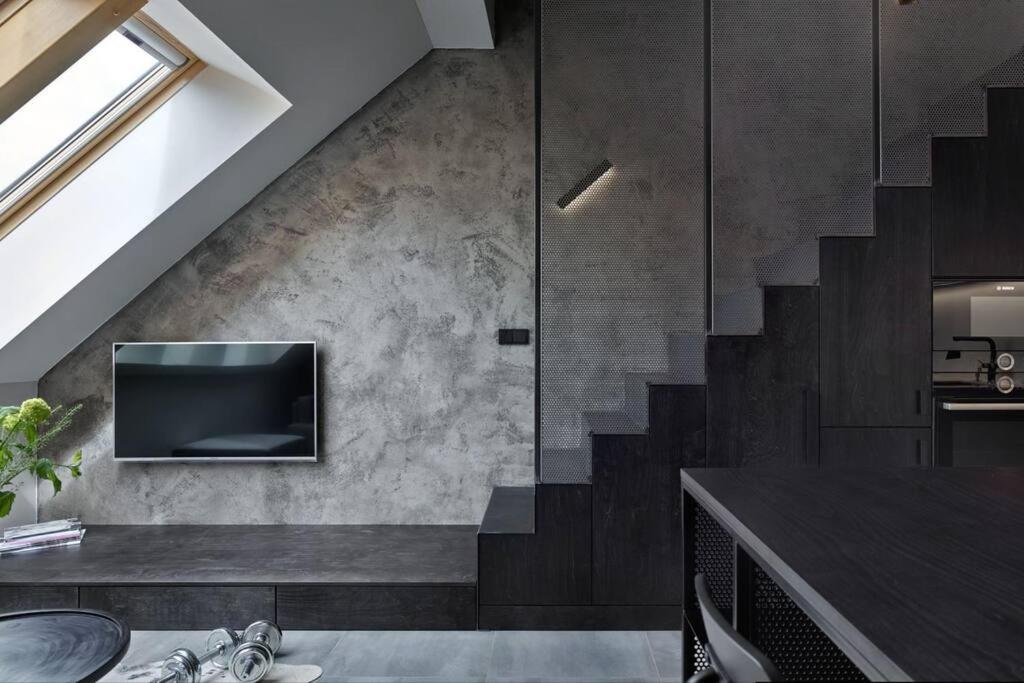 Rooftop Penthouse with Terrace, Prime Location