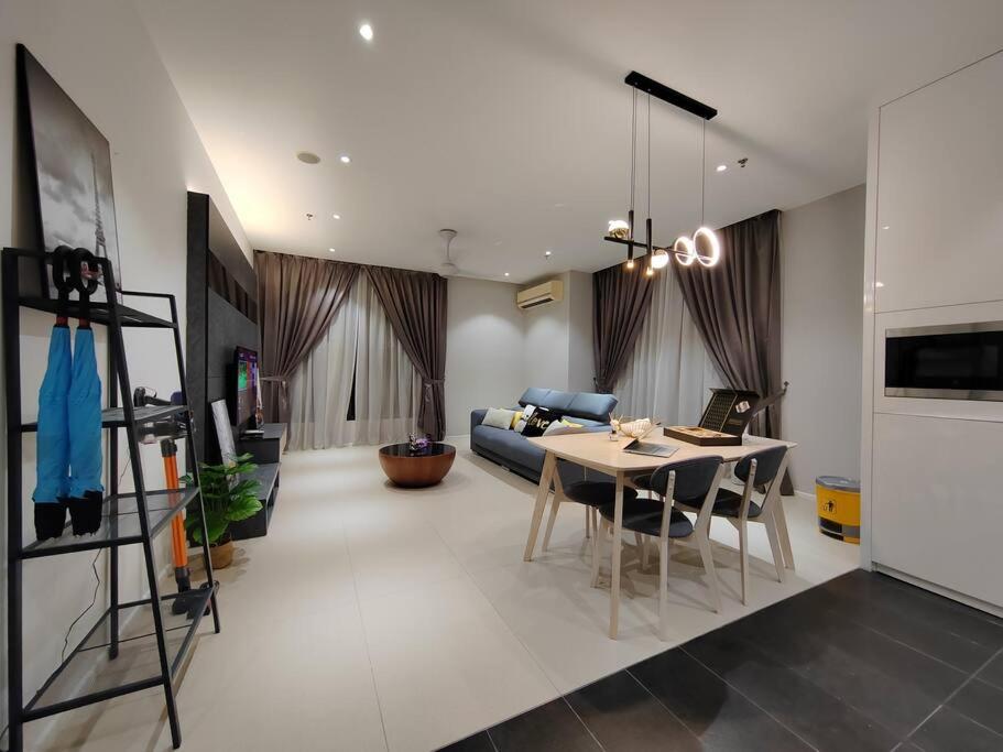 Arcoris Mont Kiara 19#Main Street# Walking Distance 1MK# 1BR 1-3Pax