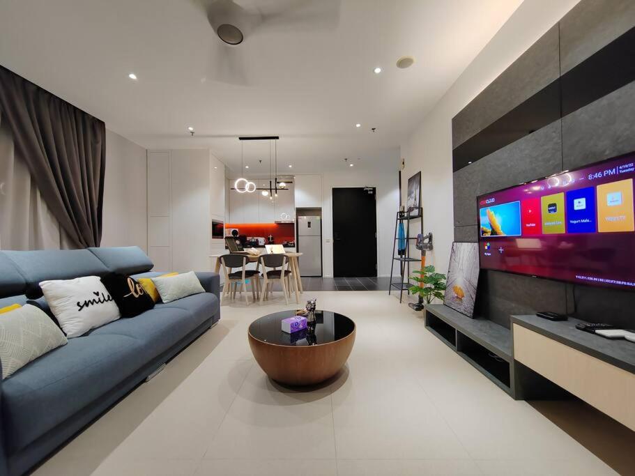 Arcoris Mont Kiara 19#Main Street# Walking Distance 1MK# 1BR 1-3Pax