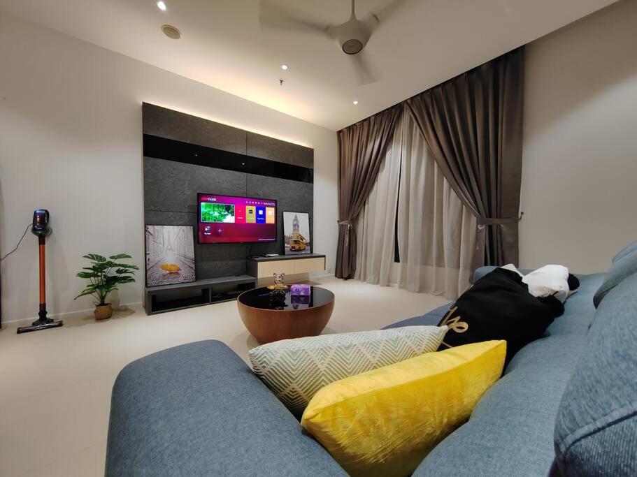 Arcoris Mont Kiara 19#Main Street# Walking Distance 1MK# 1BR 1-3Pax