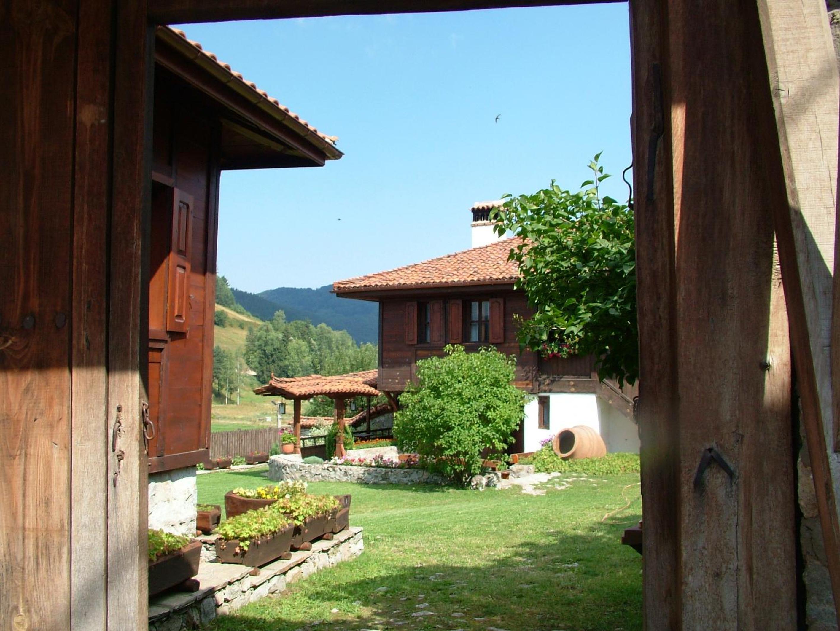Hadji Neikovi Guest Houses