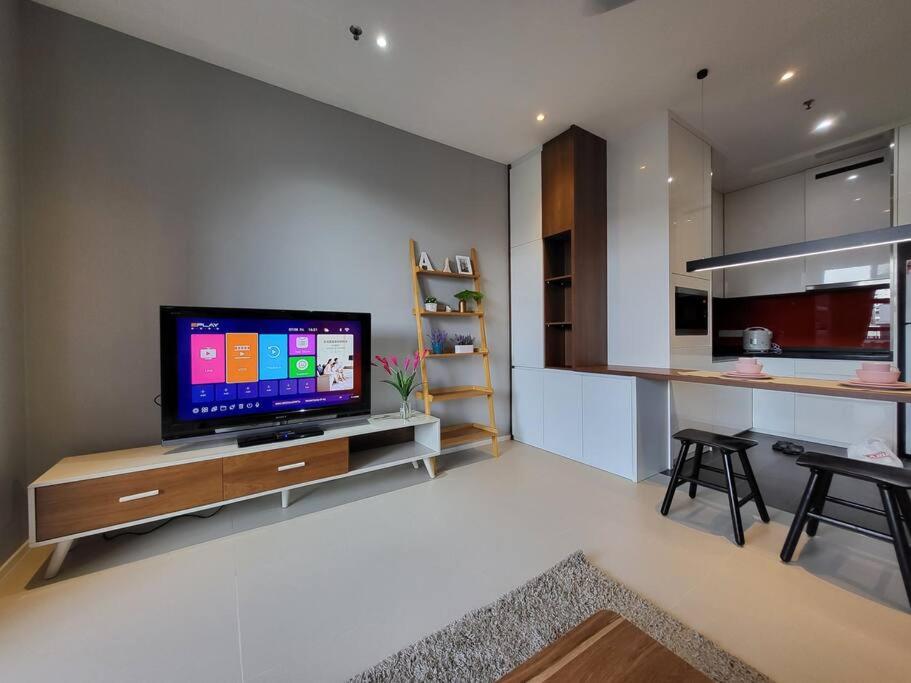 Arcoris Mont Kiara 18# Deluxe One Bedroom Balcony #1-2Pax Mont Kiara KL