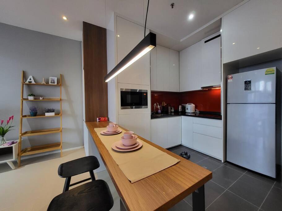 Arcoris Mont Kiara 18# Deluxe One Bedroom Balcony #1-2Pax Mont Kiara KL