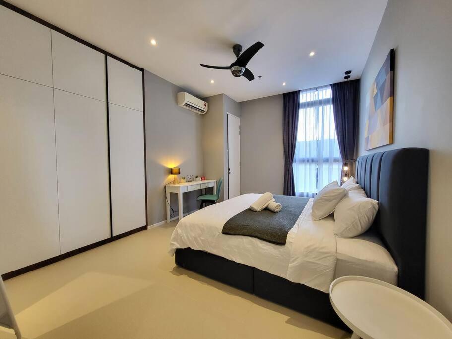 Arcoris Mont Kiara 18# Deluxe One Bedroom Balcony #1-2Pax Mont Kiara KL