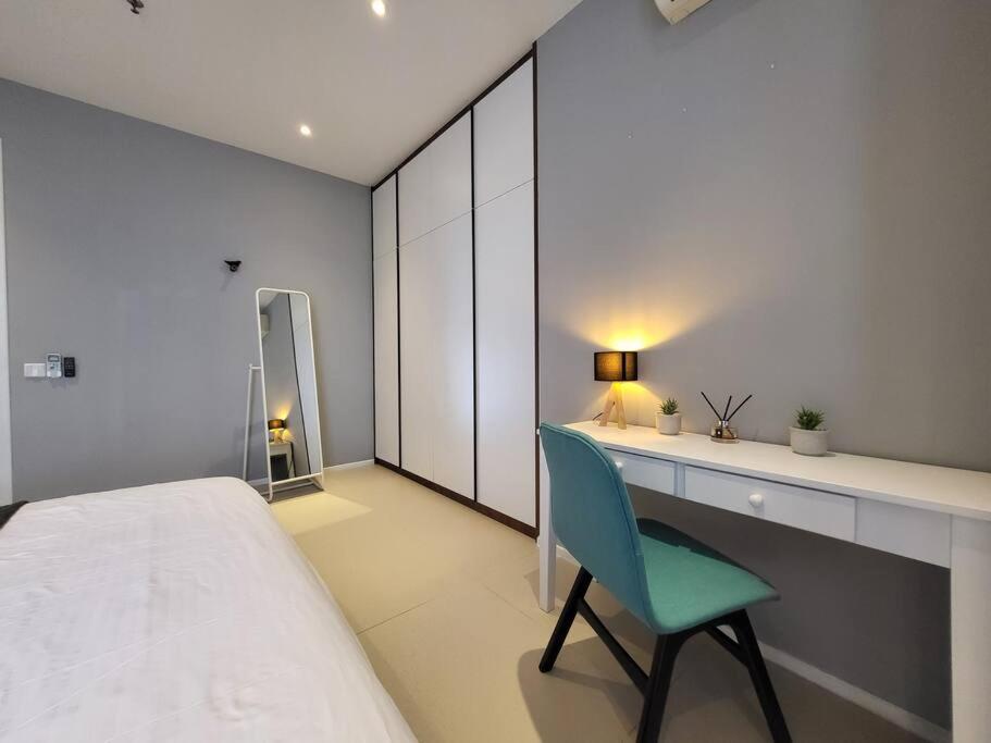Arcoris Mont Kiara 18# Deluxe One Bedroom Balcony #1-2Pax Mont Kiara KL