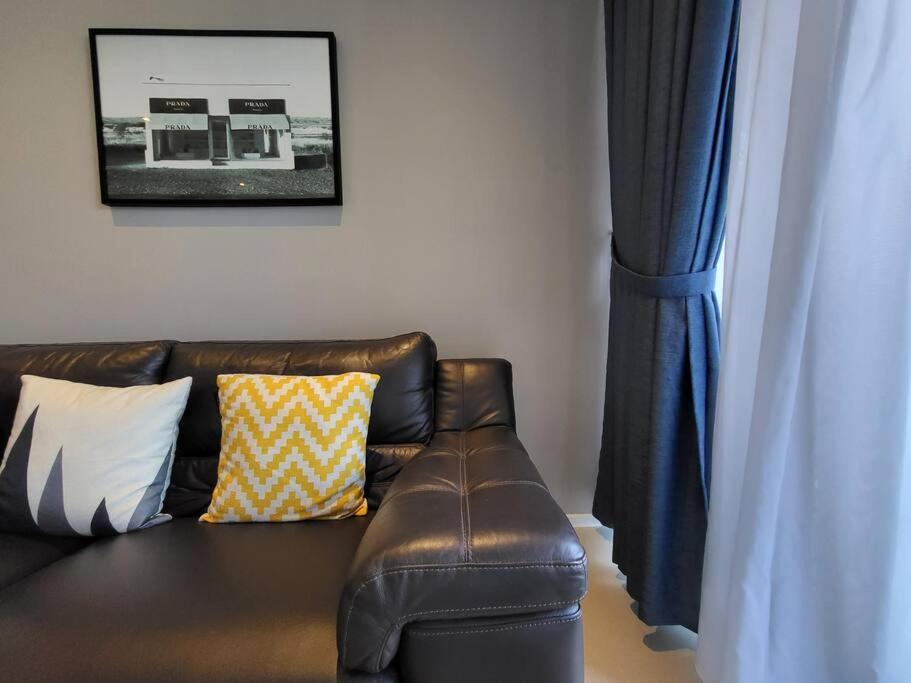 Arcoris Mont Kiara 18# Deluxe One Bedroom Balcony #1-2Pax Mont Kiara KL
