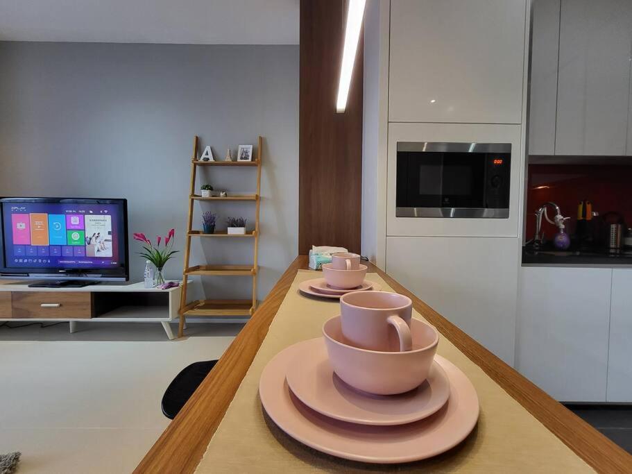 Arcoris Mont Kiara 18# Deluxe One Bedroom Balcony #1-2Pax Mont Kiara KL