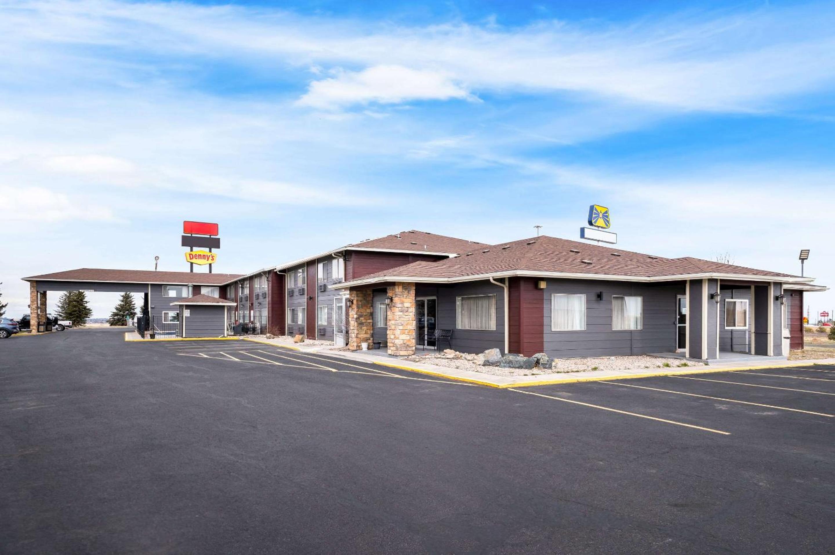 Quality Inn Cheyenne I-25 South view 3