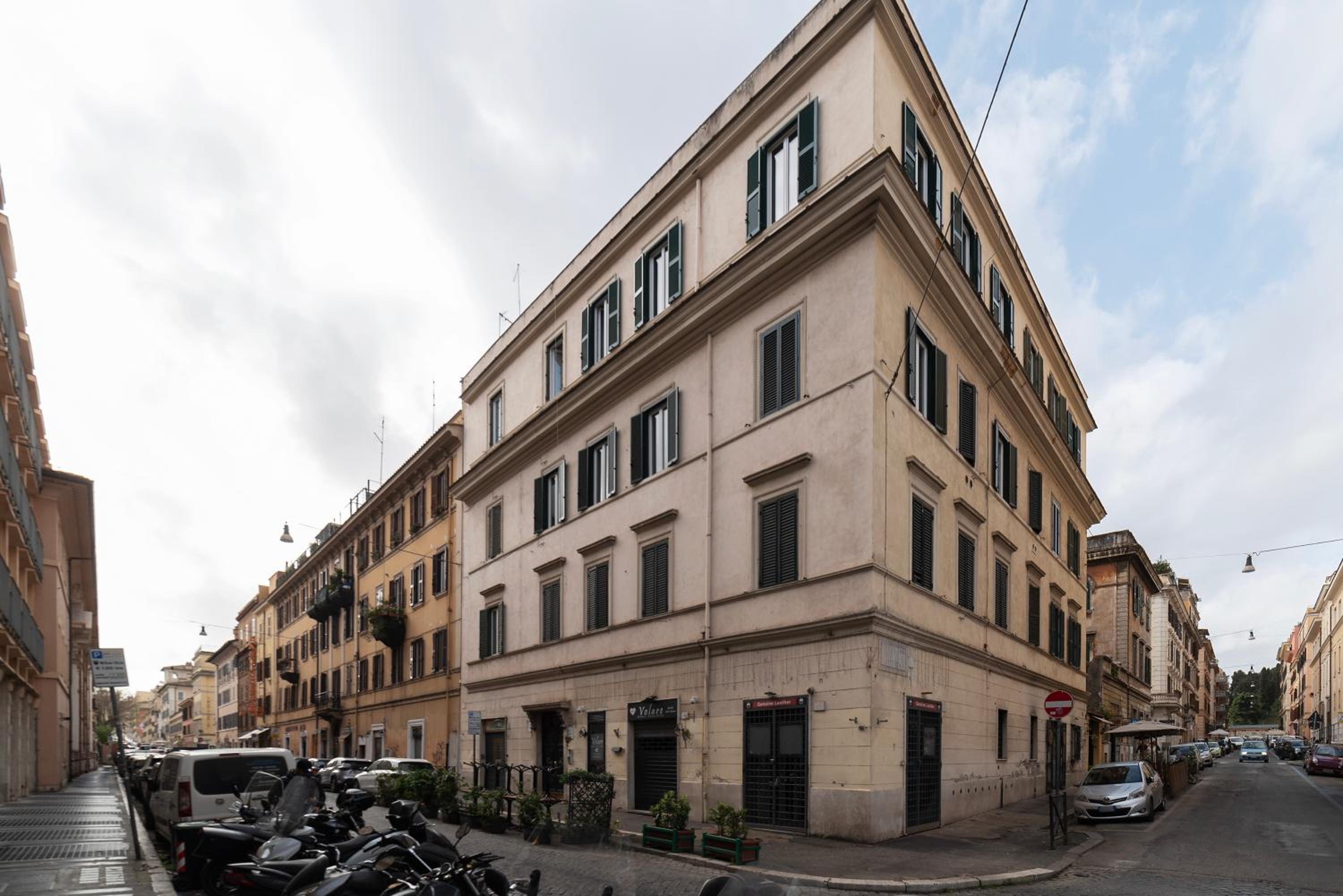 GuestHost - Colosseo & San Clemente Apartment