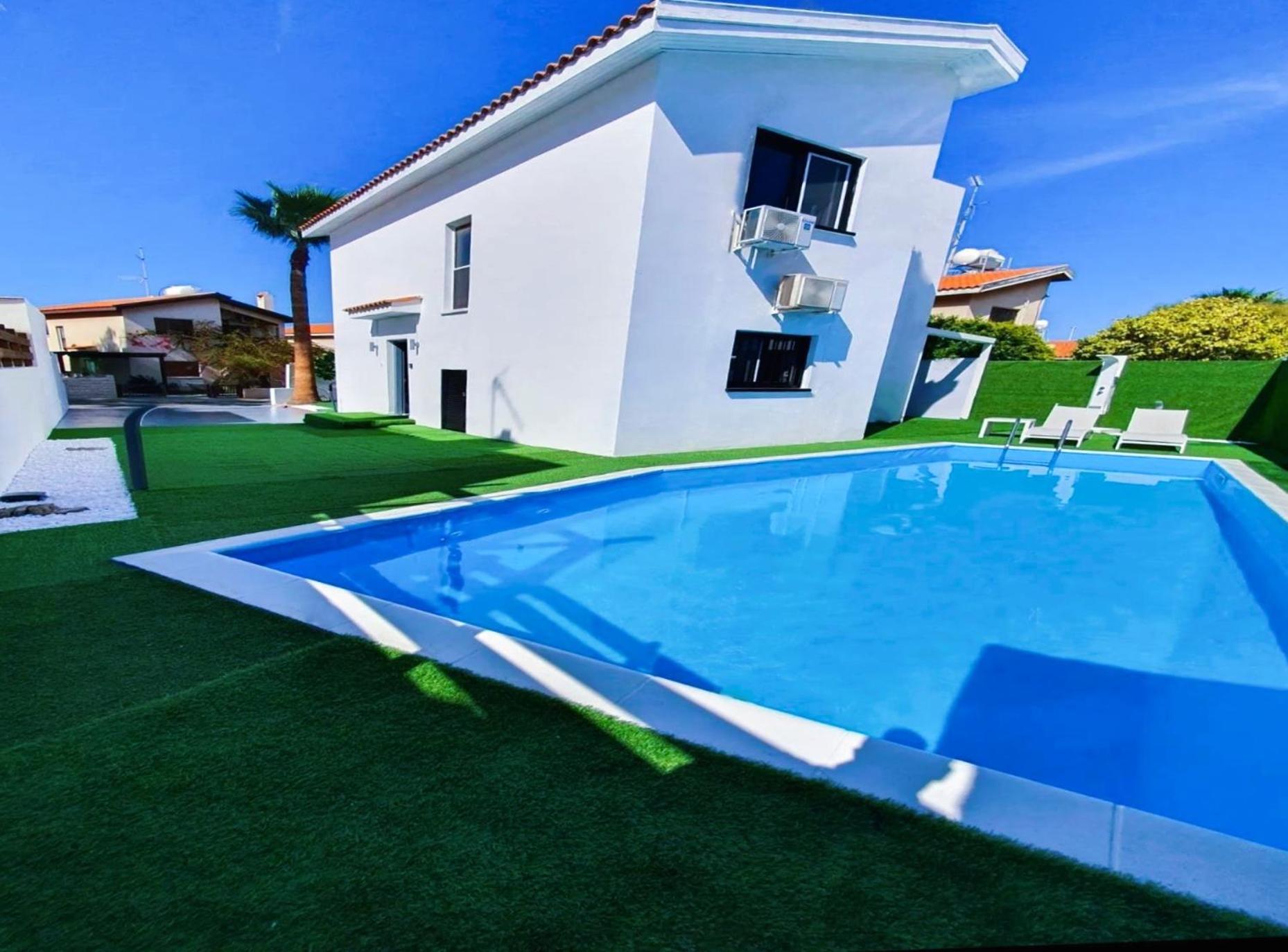 3 Bedroom Villa, private pool, hot tub