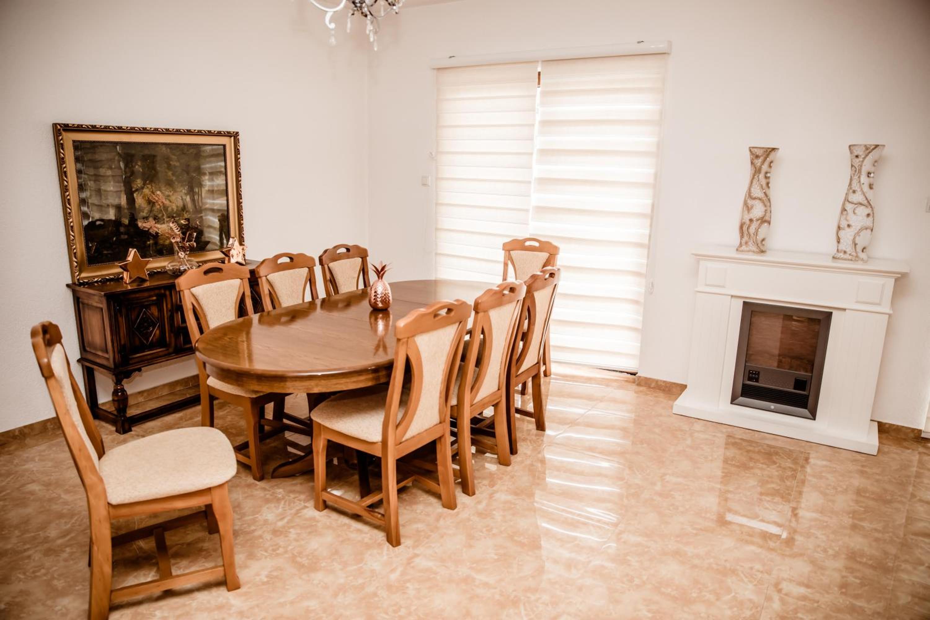 Lux Villa Emina