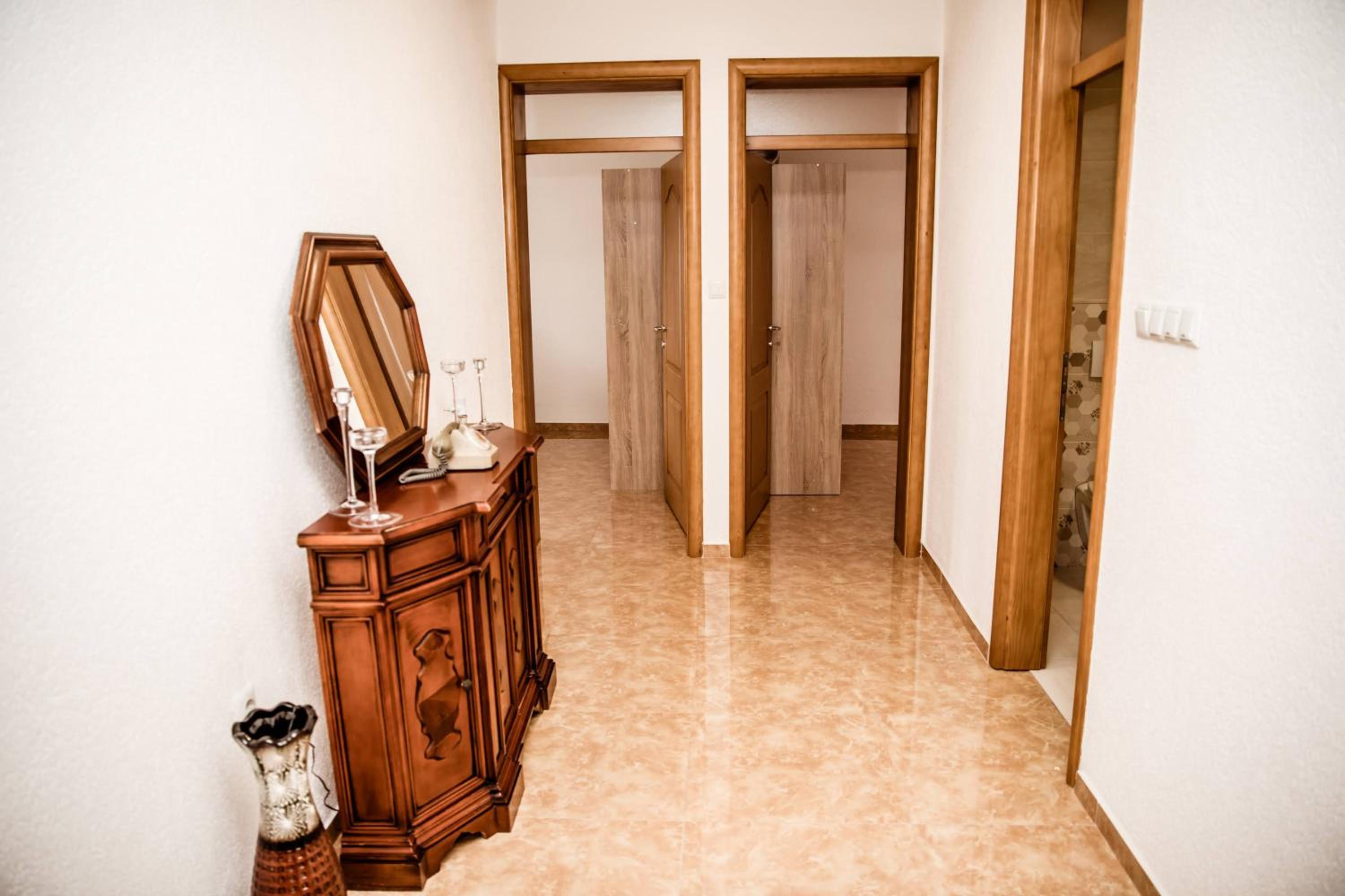 Lux Villa Emina