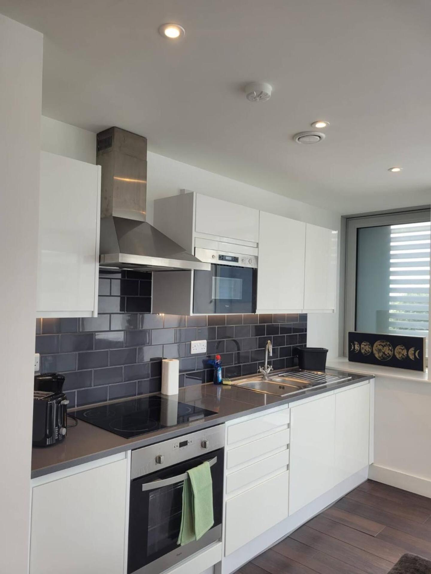 Brand new apartment 20 mins from London Waterloo BP34