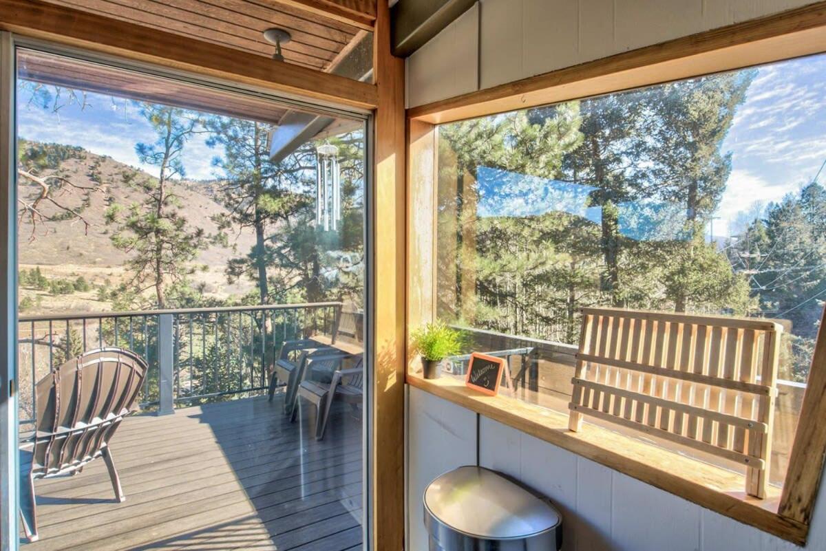 4BR Cabin Mountain Views with Fireplace