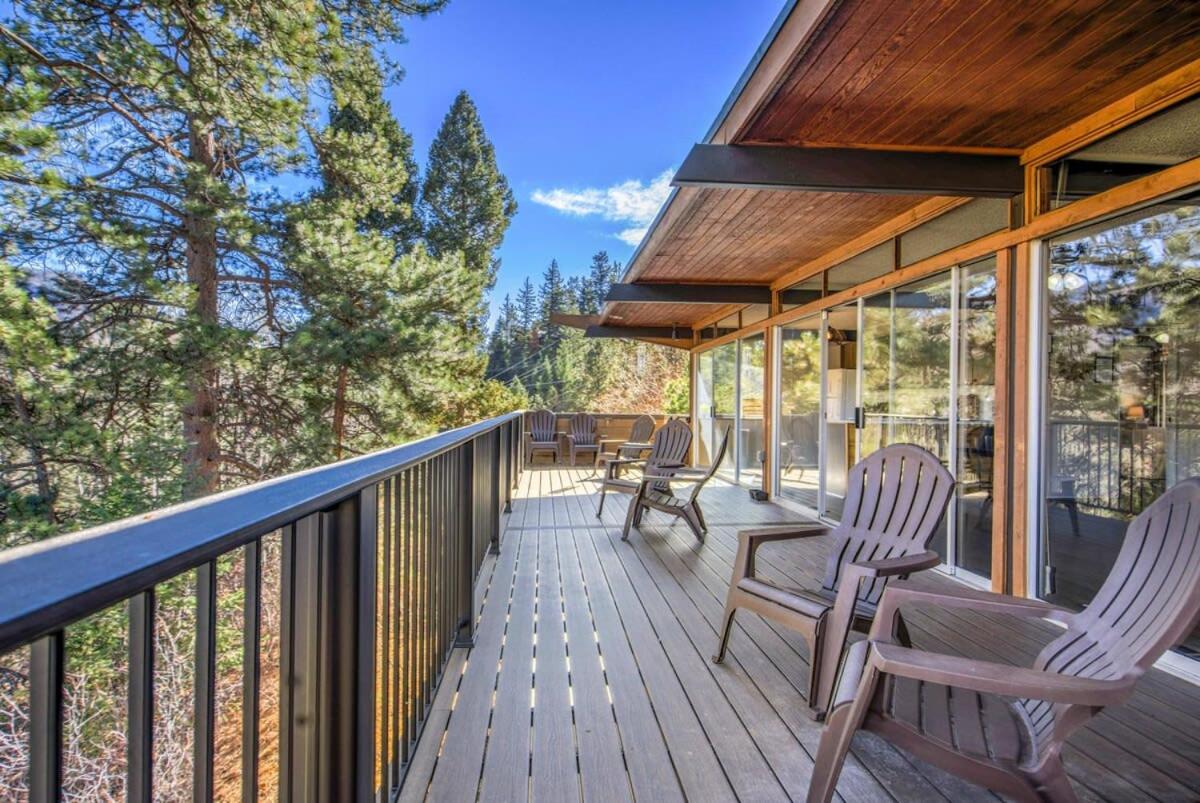 4BR Cabin Mountain Views with Fireplace