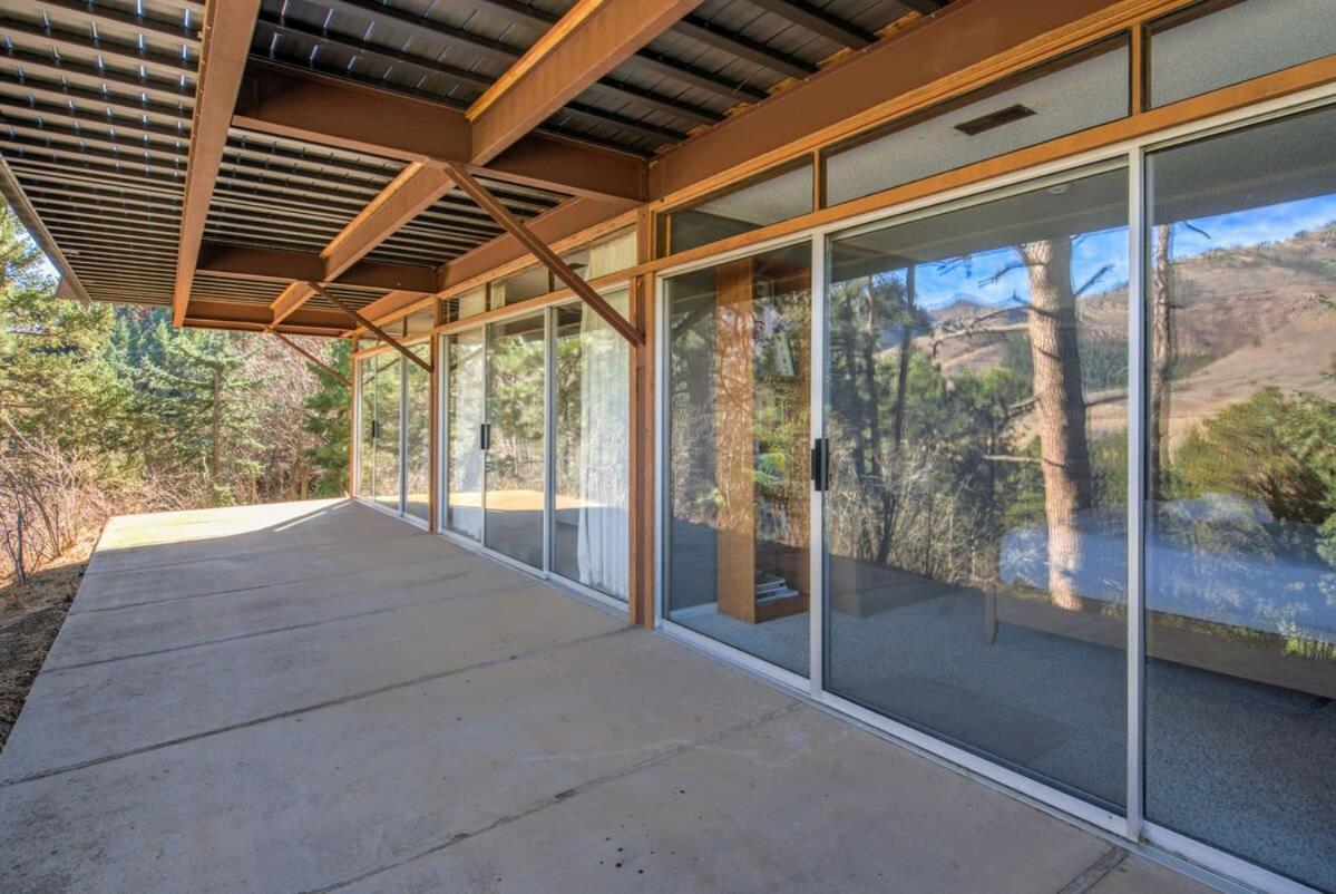 4BR Cabin Mountain Views with Fireplace