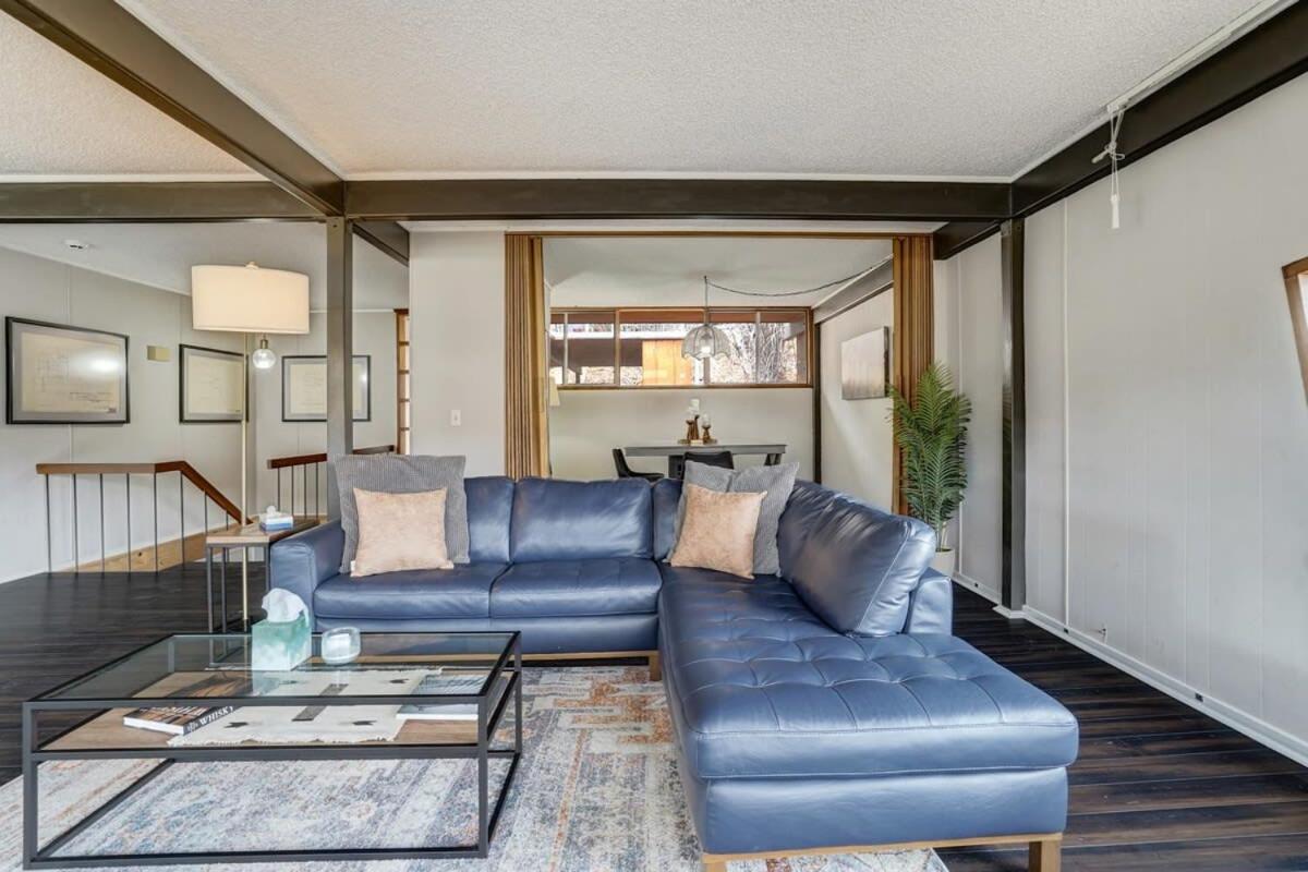 4BR Cabin Mountain Views with Fireplace