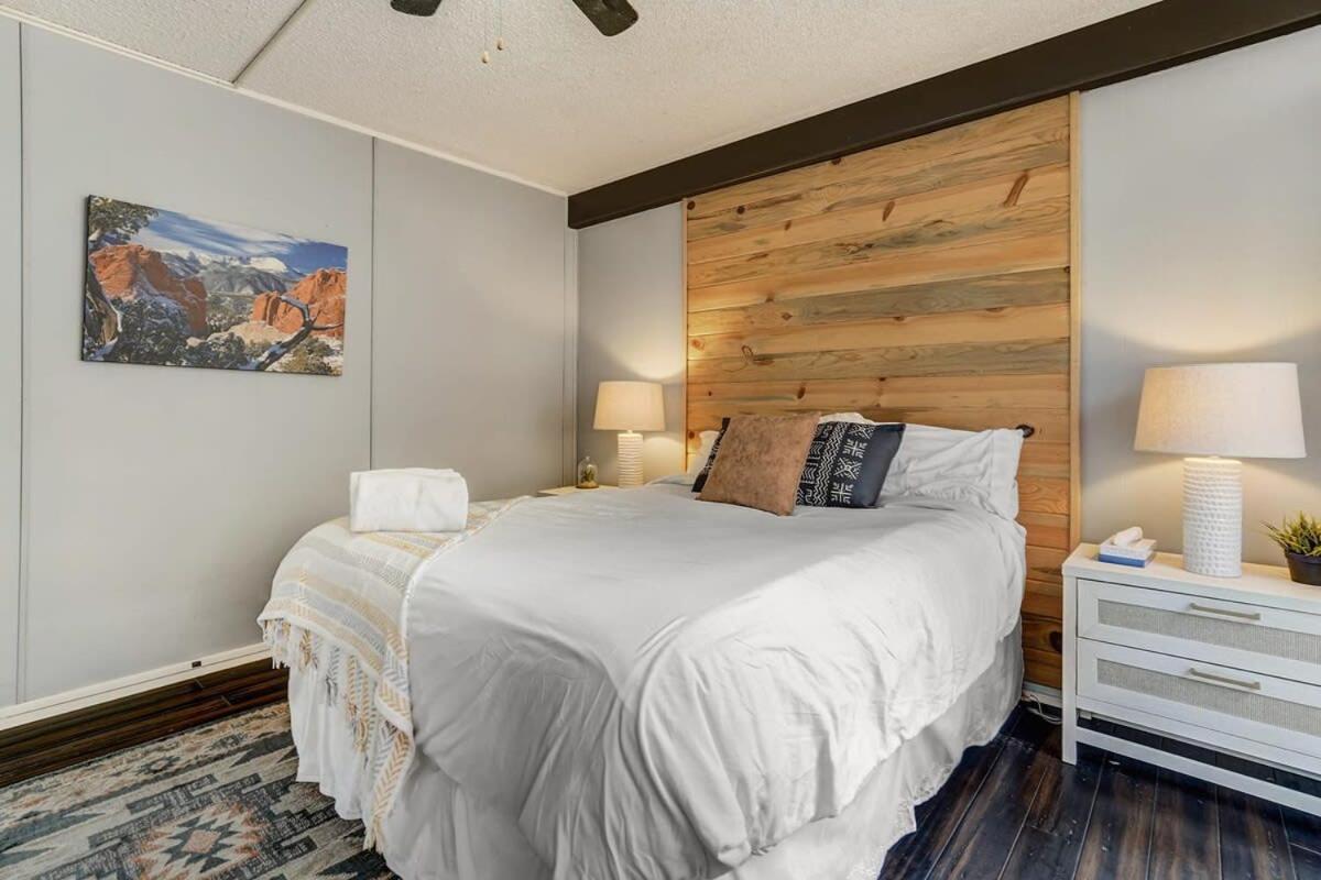 4BR Cabin Mountain Views with Fireplace