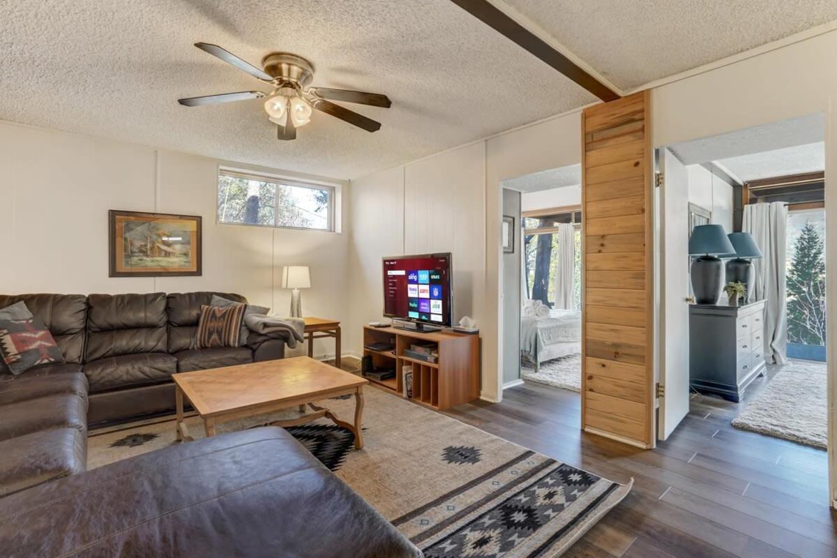 4BR Cabin Mountain Views with Fireplace