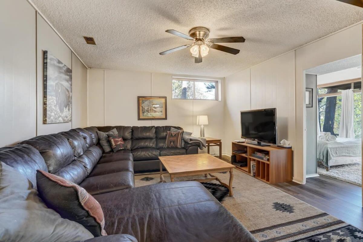 4BR Cabin Mountain Views with Fireplace